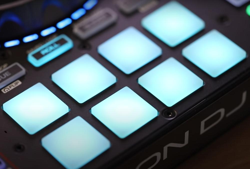 Denon DJ MC7000 performance pads