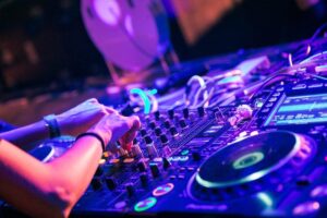 how to DJ for beginners complete guide