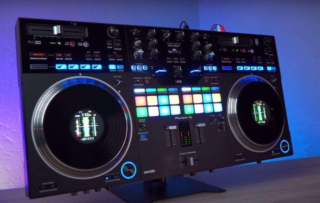Pioneer DJ DDJ-REV7 layout